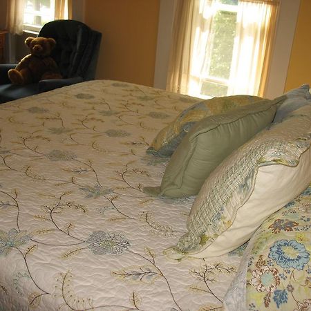 Bellows Falls Hugging Bear Inn מראה חיצוני תמונה