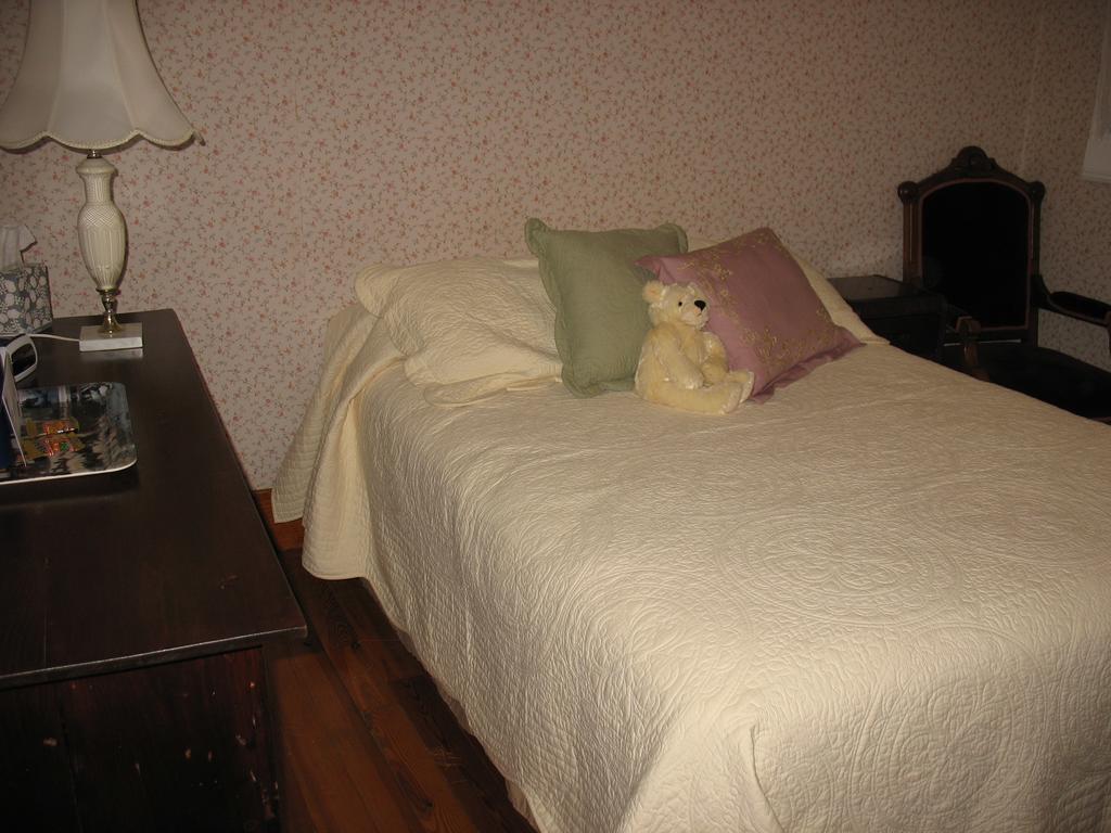 Bellows Falls Hugging Bear Inn מראה חיצוני תמונה