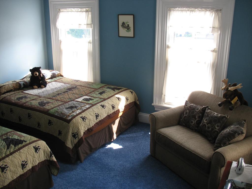 Bellows Falls Hugging Bear Inn מראה חיצוני תמונה