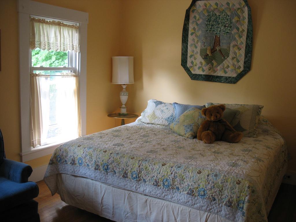 Bellows Falls Hugging Bear Inn מראה חיצוני תמונה