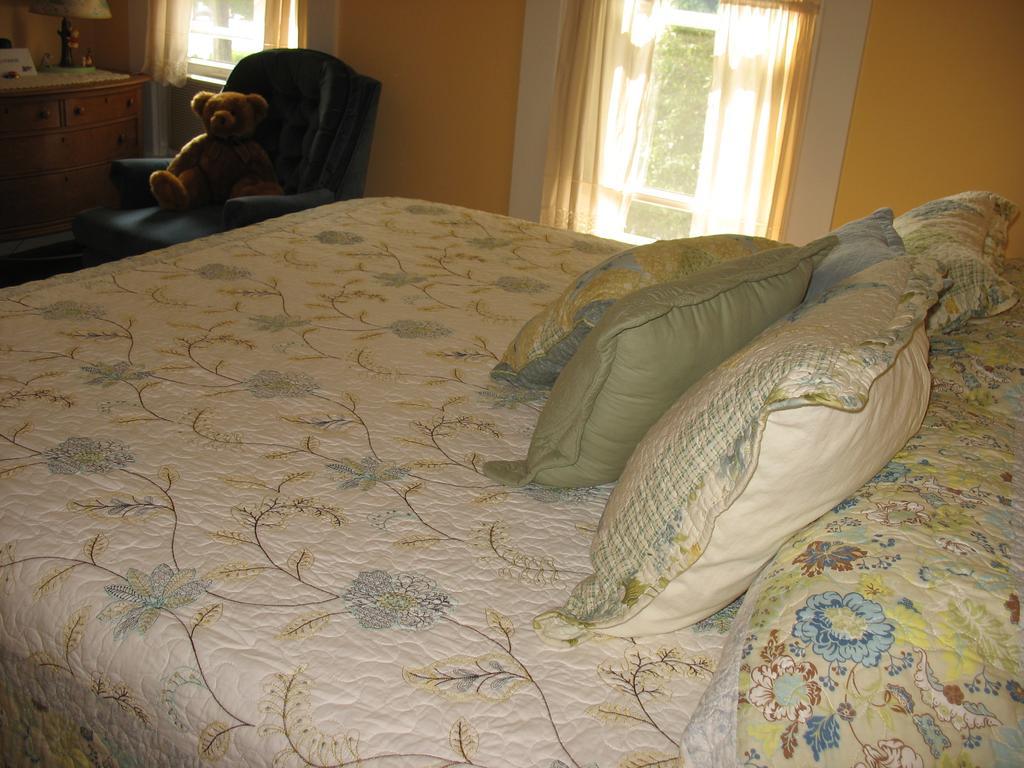 Bellows Falls Hugging Bear Inn מראה חיצוני תמונה