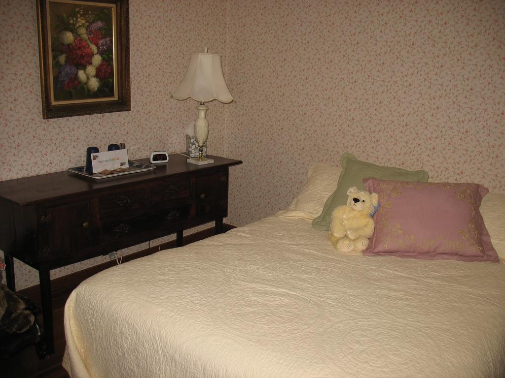 Bellows Falls Hugging Bear Inn מראה חיצוני תמונה