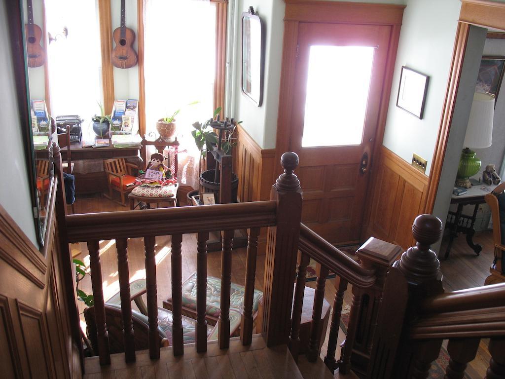 Bellows Falls Hugging Bear Inn מראה חיצוני תמונה