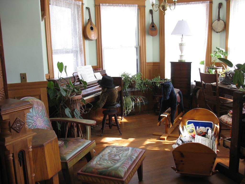 Bellows Falls Hugging Bear Inn מראה חיצוני תמונה