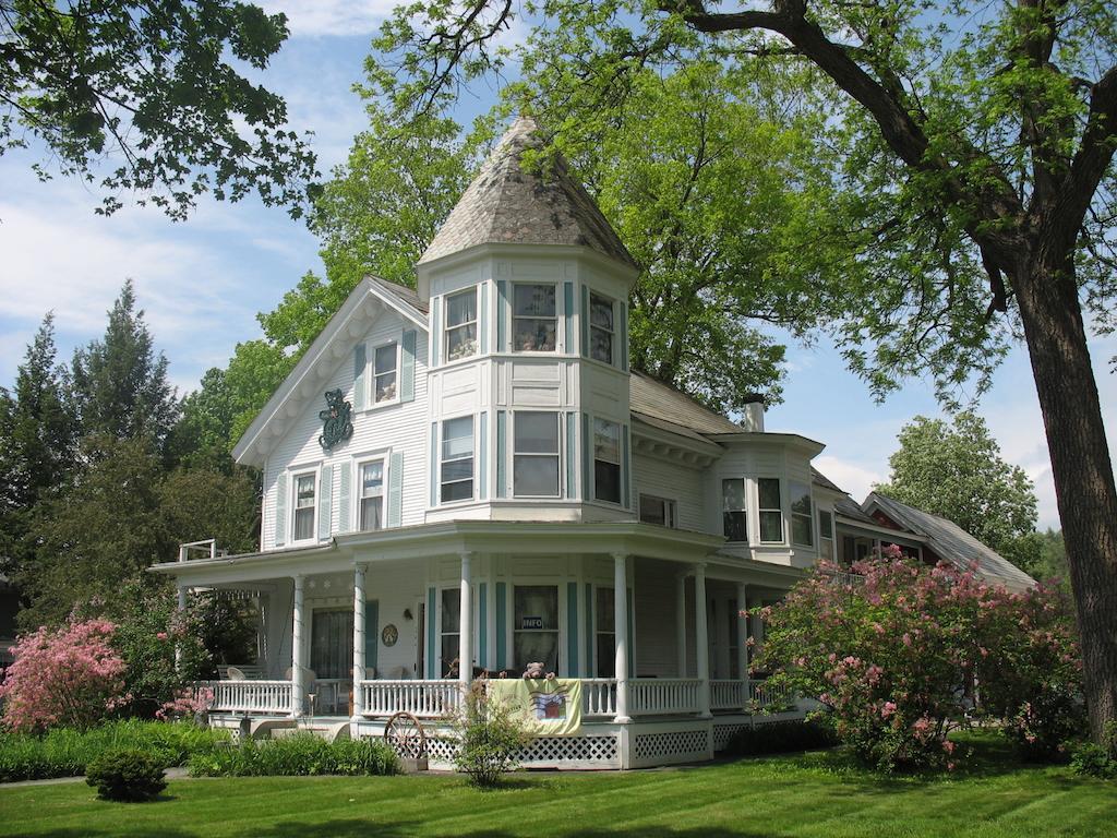 Bellows Falls Hugging Bear Inn מראה חיצוני תמונה