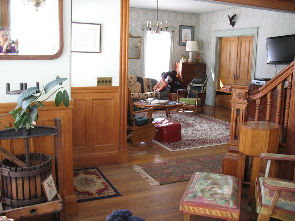Bellows Falls Hugging Bear Inn מראה חיצוני תמונה
